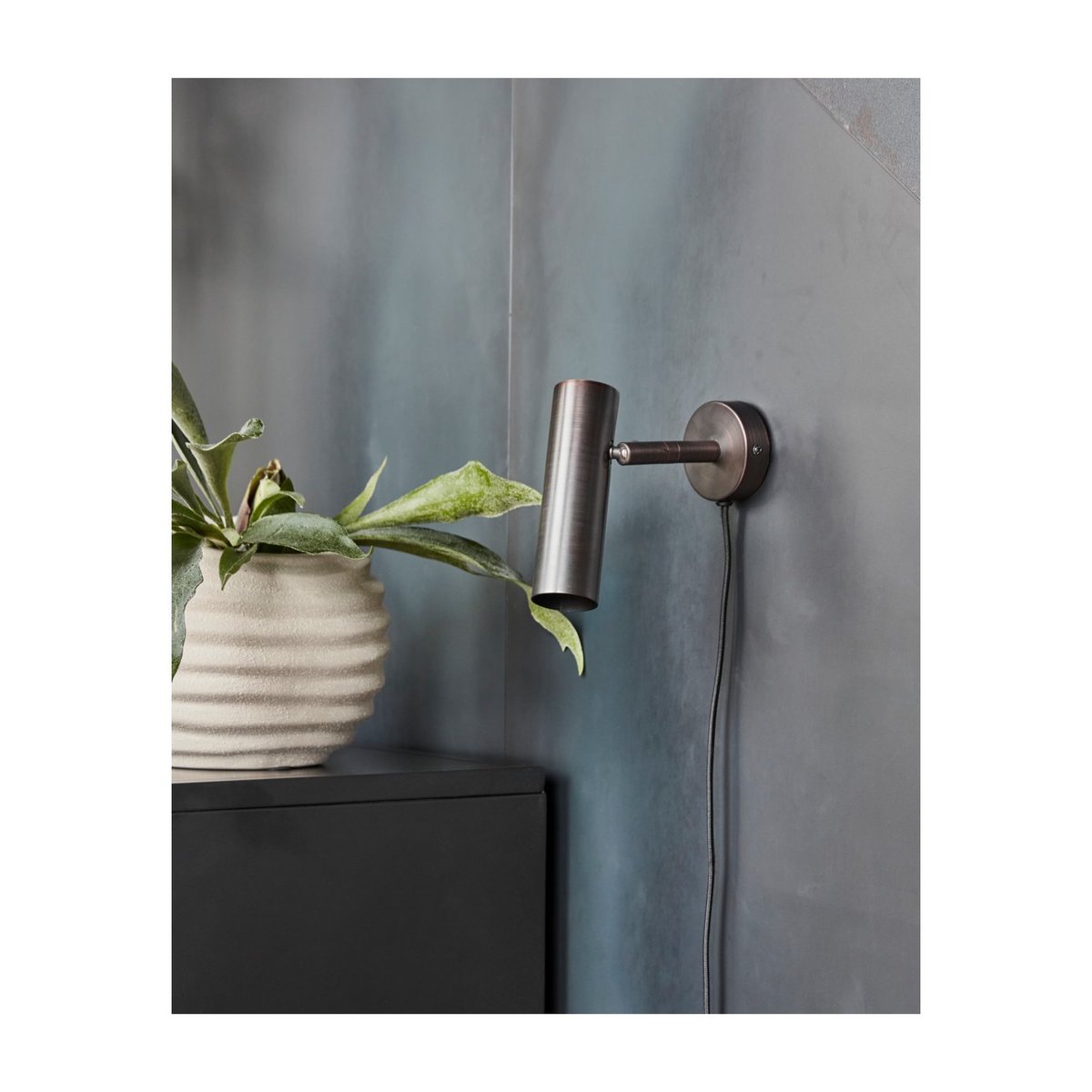 Applique pivotante en acier Norm noir, HOUSE DOCTOR