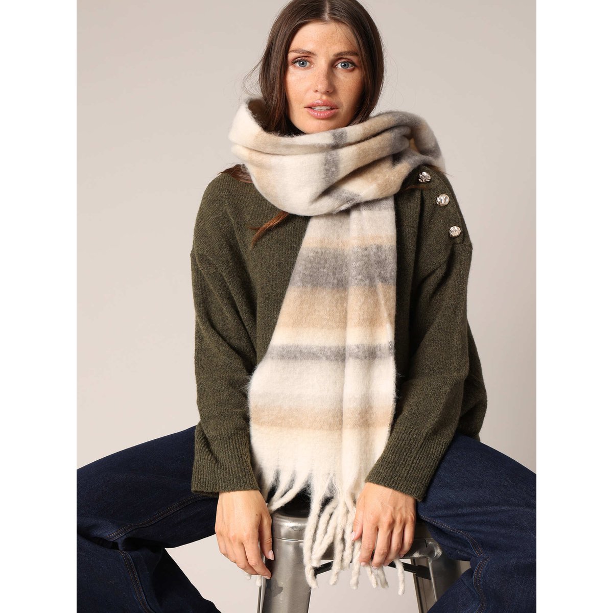 Écharpe oversize finie avec des franges épaisses ALOVA beige, DEELUXE