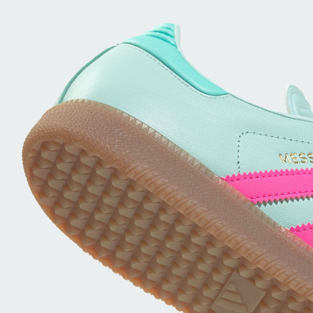 Chaussure Samba Messi Chaussure Samba Messi halo mint / lucid pink / gum, adidas Performance