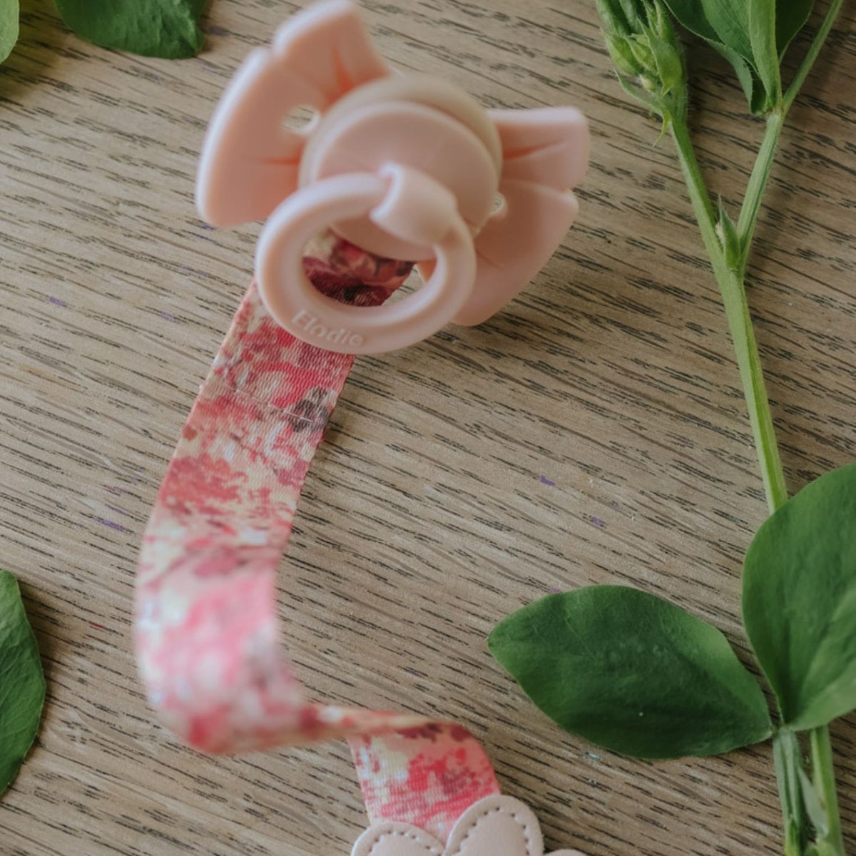 Attache sucette Wood rose, marron, blanc, ELODIE DETAILS