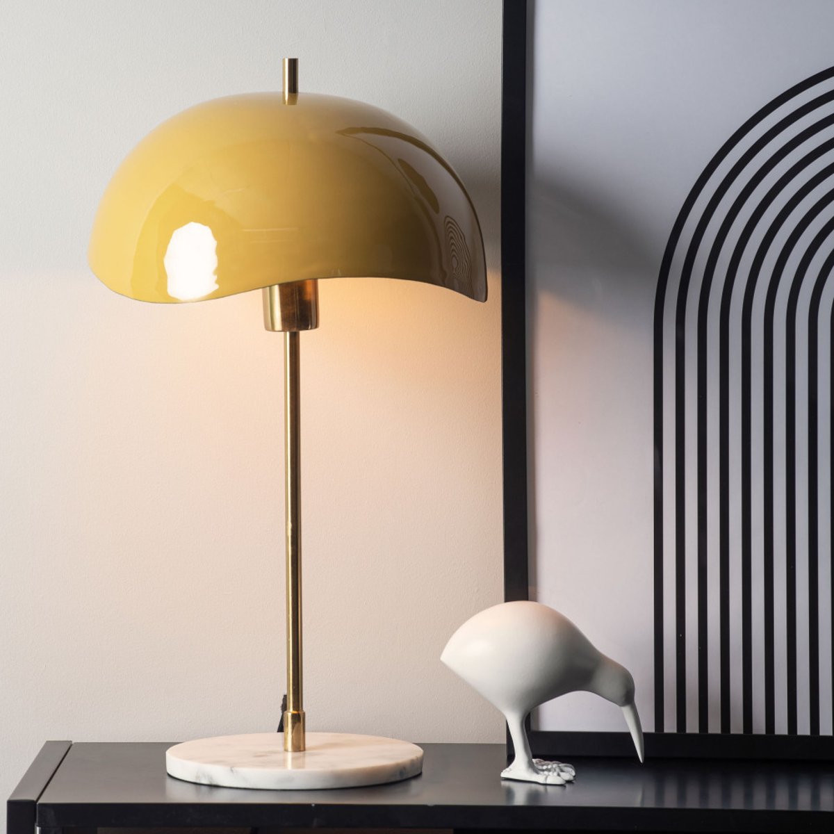 Lampe à poser en métal et marbre- WAVED DOME jaune moutarde, LEITMOTIV