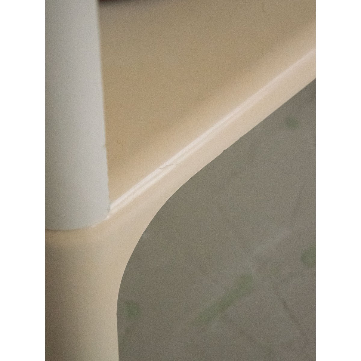 Paire de tables basses empilables Donna N°830 - Bon état blanc, DEBONGOUT