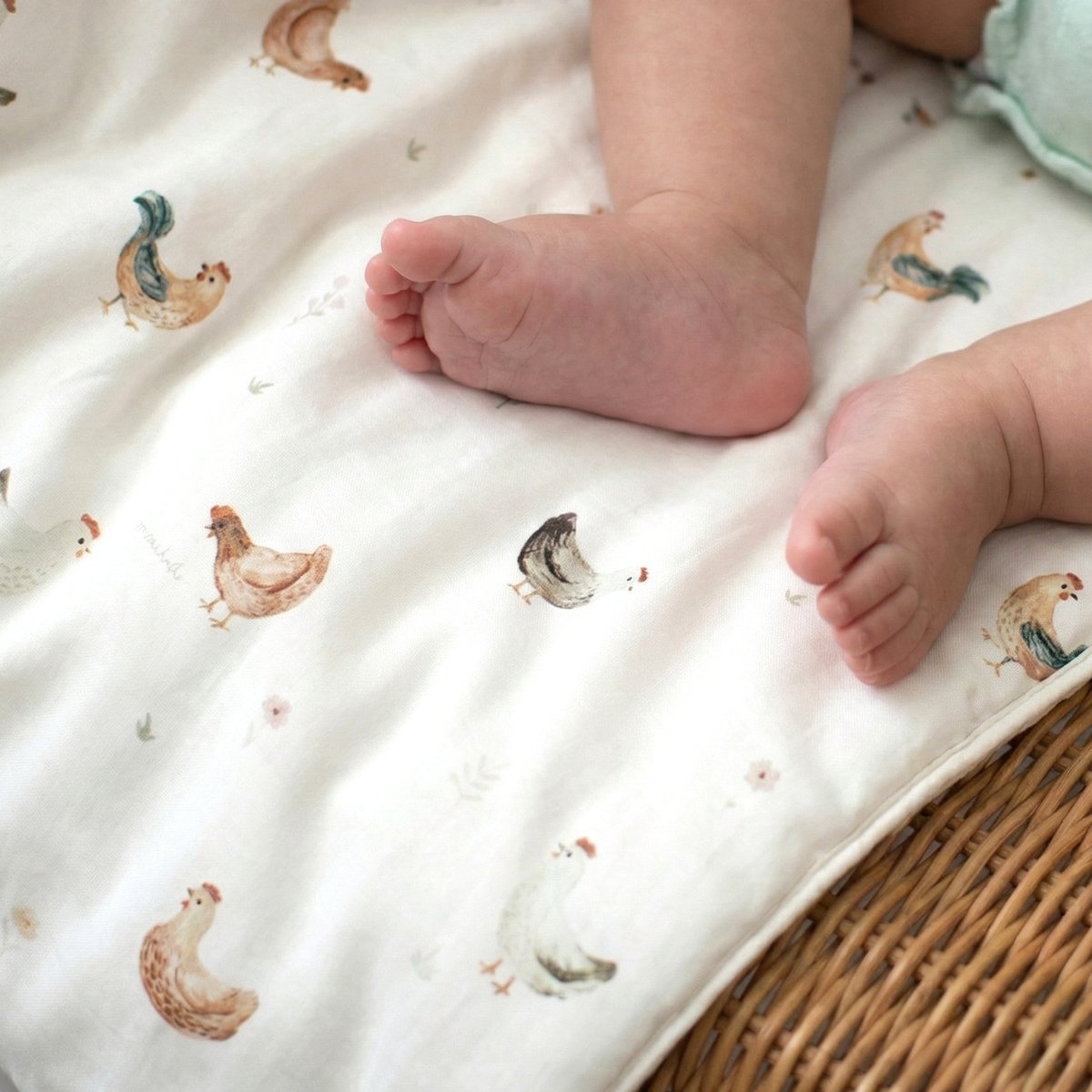 Habillage de couffin en satin de coton GALLINA GALLINA écru – motif poules champêtre, SEVIRA KIDS