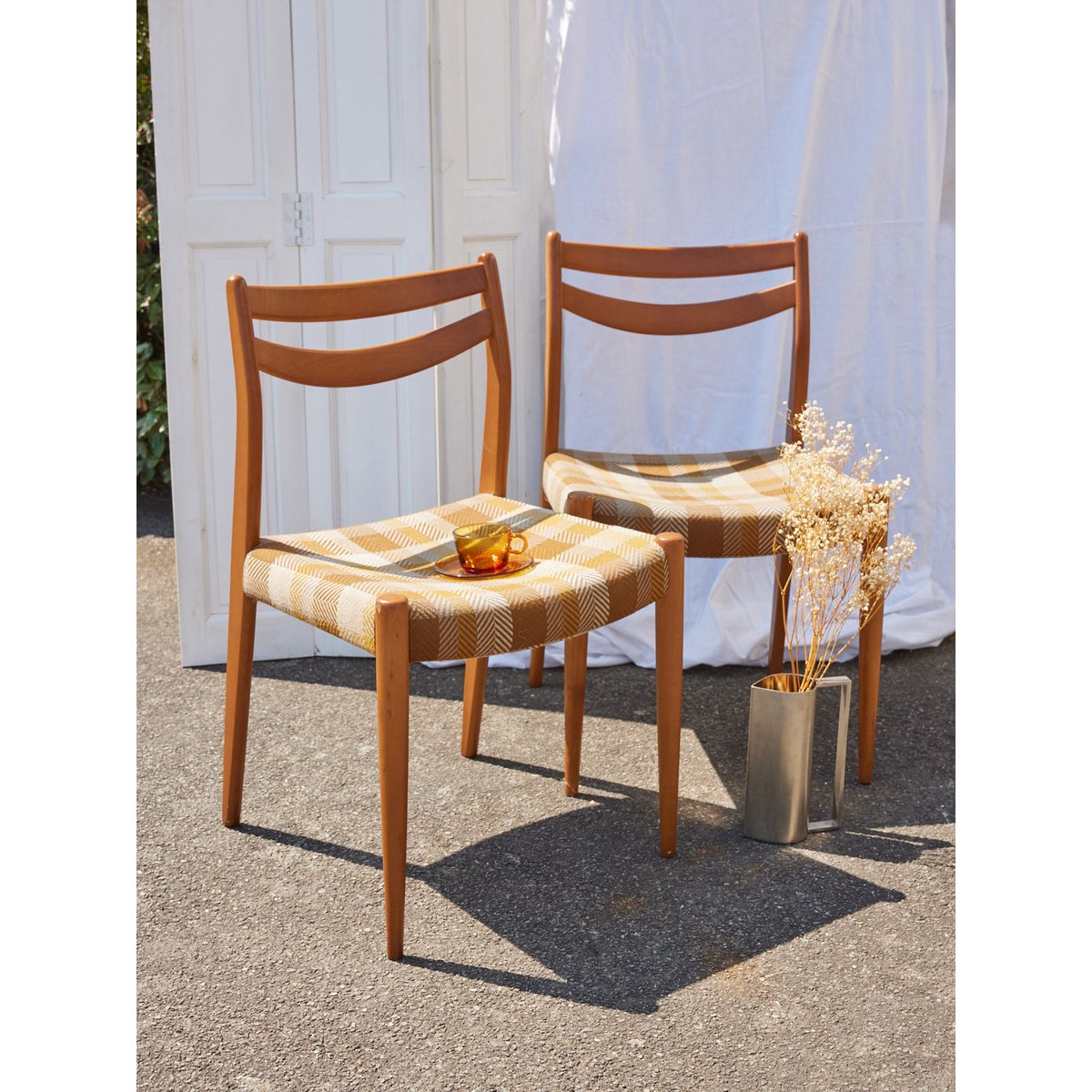 Paire de chaises au design scandinave Alma N°1743 - Bon état bois clair, DEBONGOUT