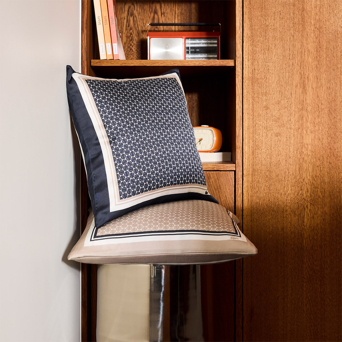 Housse de coussin en soie, LTENNISB beige, LACOSTE HOME