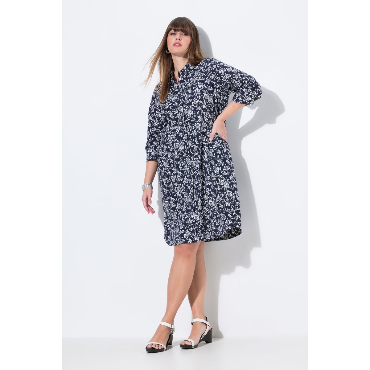 Robe chemisier. Col chemise et manches 3/4. bleu royal, ULLA POPKEN