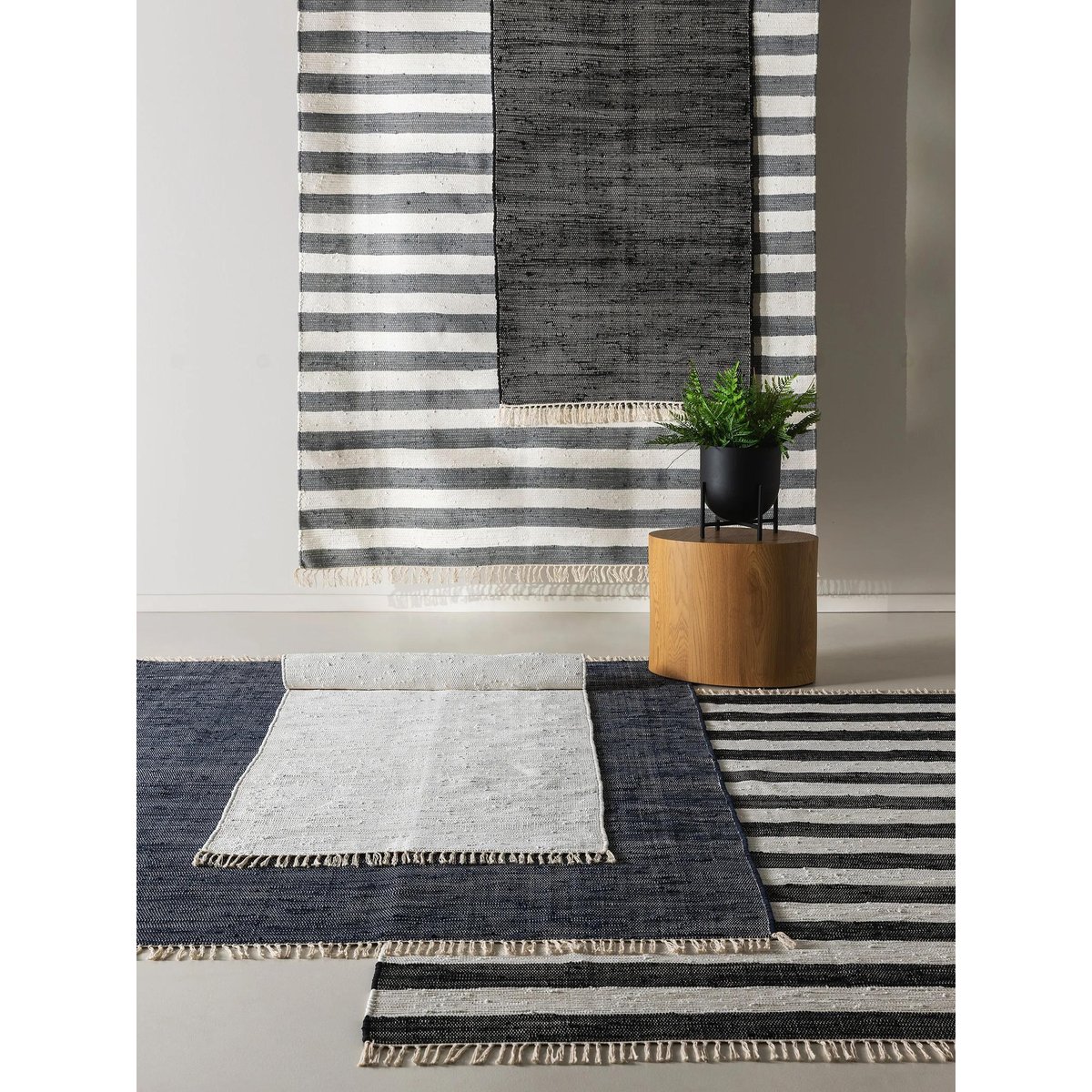 Tapis fabriqué à partir de matériaux recyclés tissé main TOM crème, BENUTA 