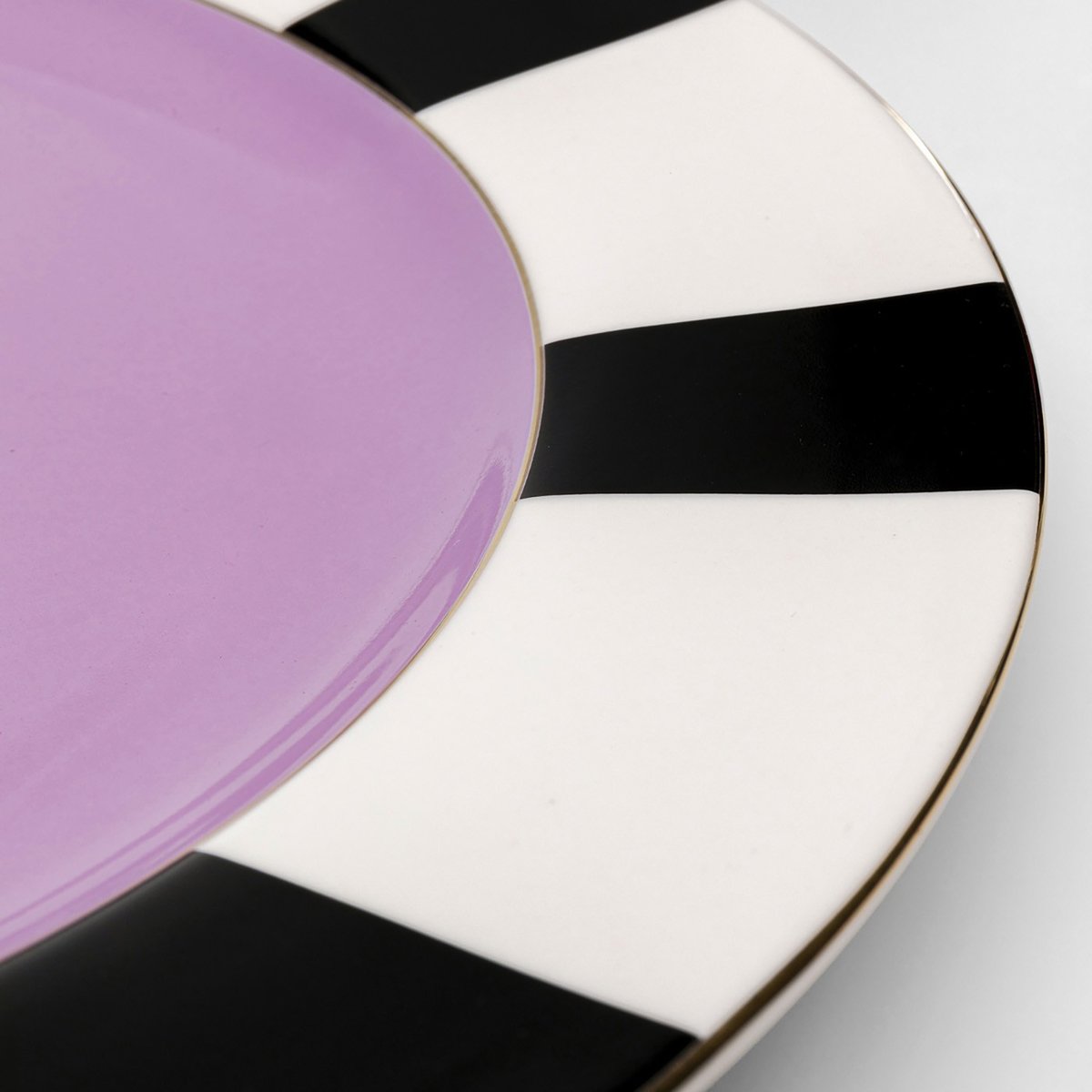 Plat rond bord rayé, HARLEQUIN violet, KARE DESIGN