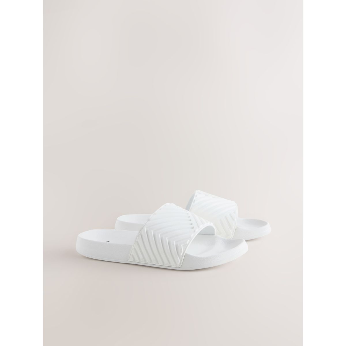 Claquettes effet moulé blanc, NEXT