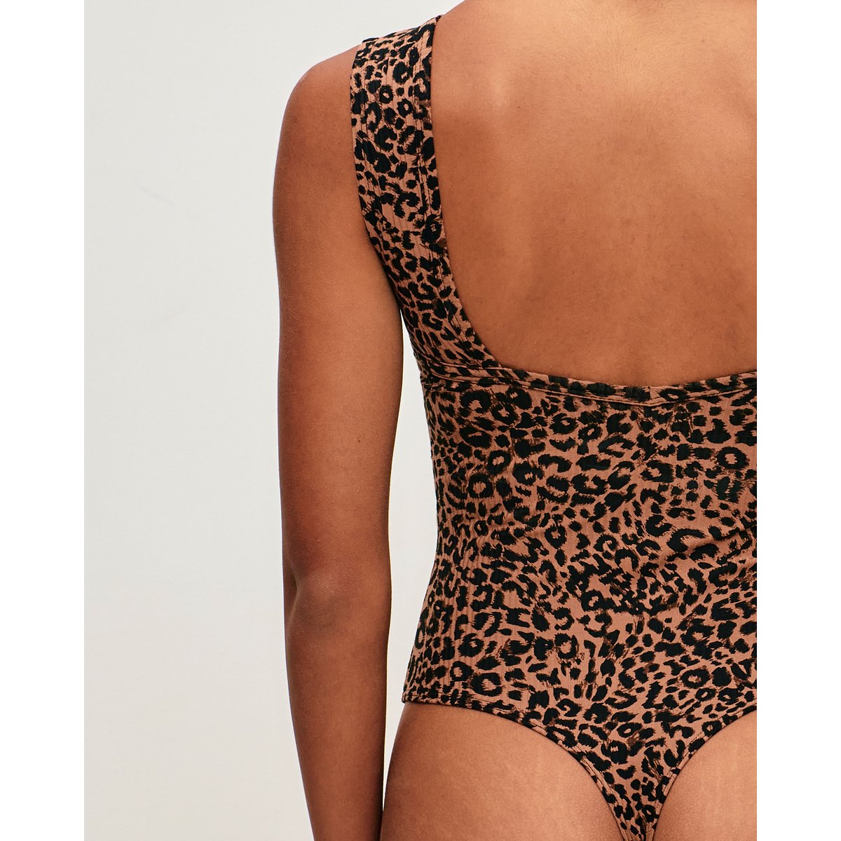 Body string dos nu en coton côtelé avec pads intégrés imprimé léopard LEOLALLIZ noir, UNDIZ