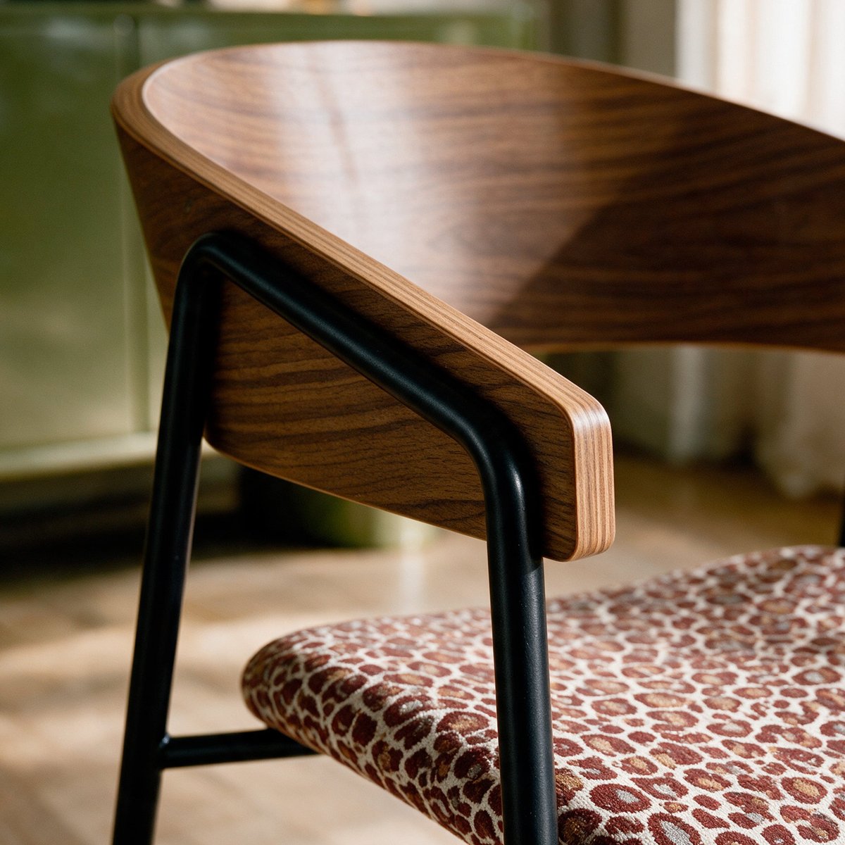 Lot de 2 chaises en tissu léopard - ESMÉE bordeaux léopard, MAISON PAVANE