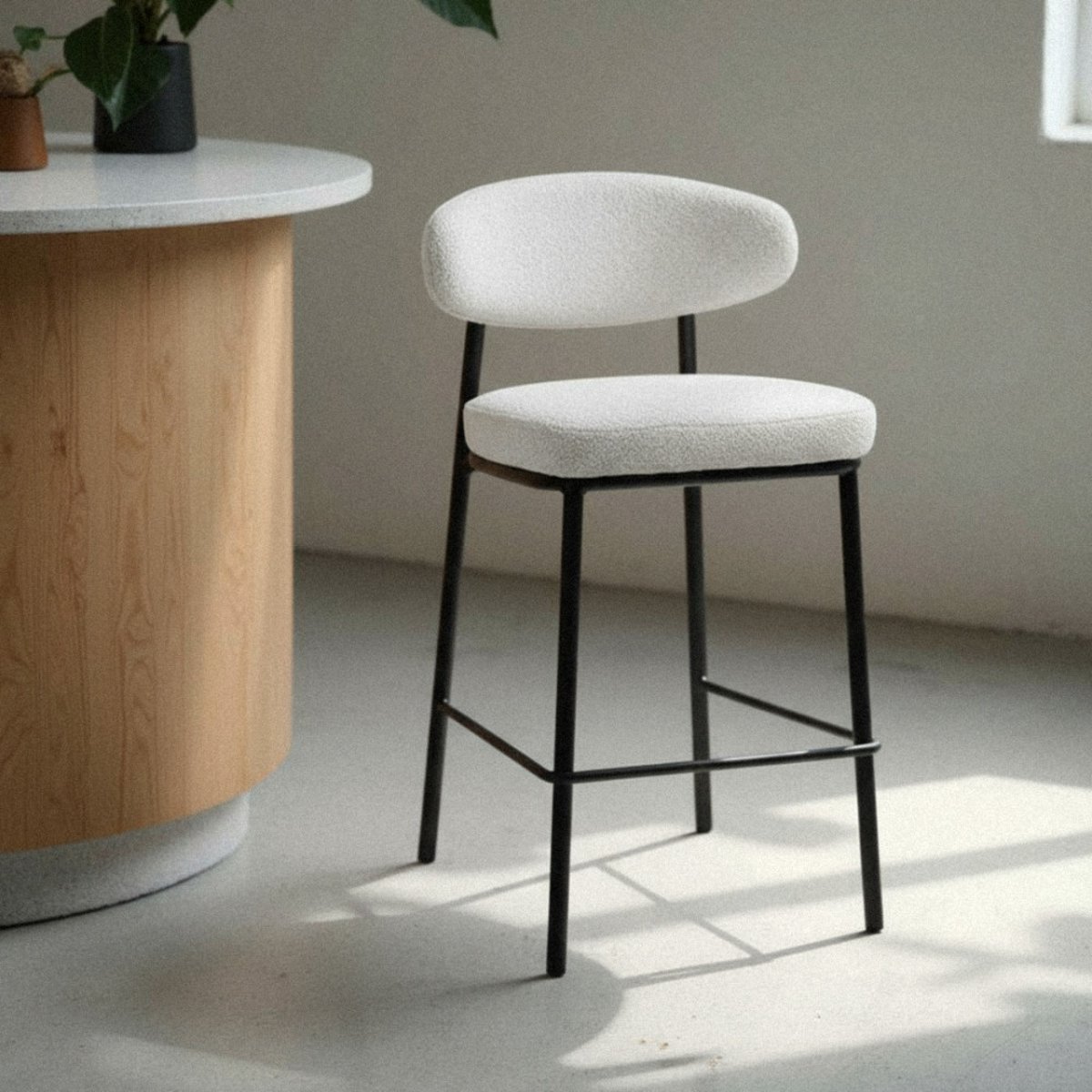 Lot de 2 chaises de bar en tissu bouclette, bois et métal H65cm- RODE écru chiné, DRAWER