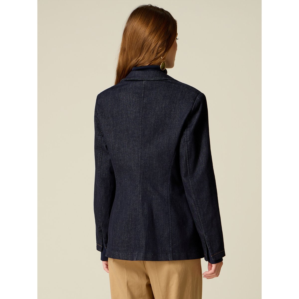Blazer bleu, OLTRE