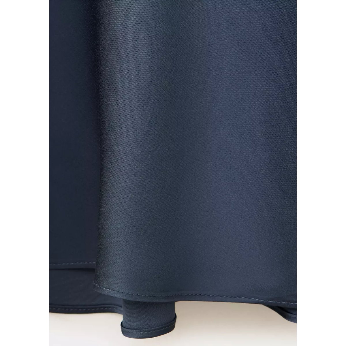 Robe satinée col V bleu, MANGO