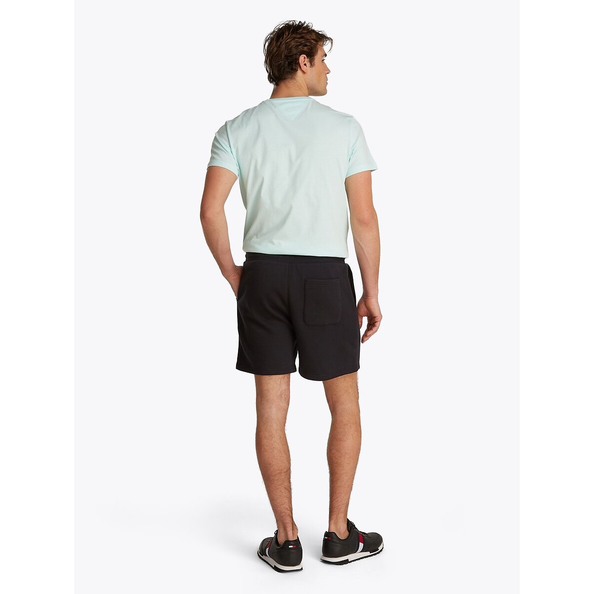 Pantaloncini taglio standard con stemma della bandiera nero , TOMMY JEANS