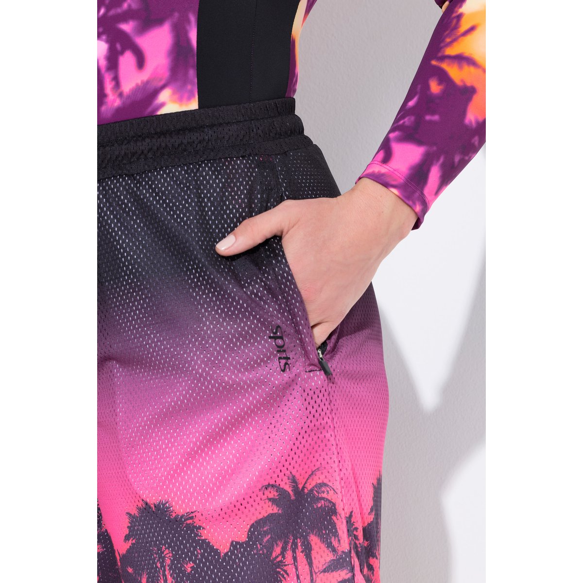 Short technique en mesh. Imprimé palmiers. noir, ULLA POPKEN