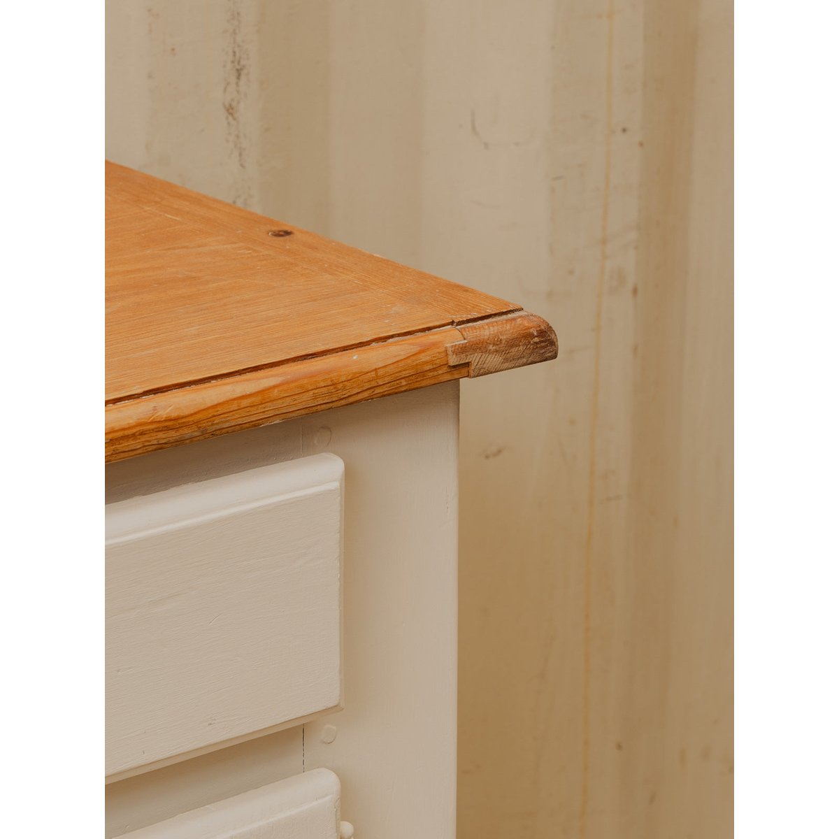 Petit buffet en bois blanc Gilbert N°1784 - Bon état blanc, DEBONGOUT