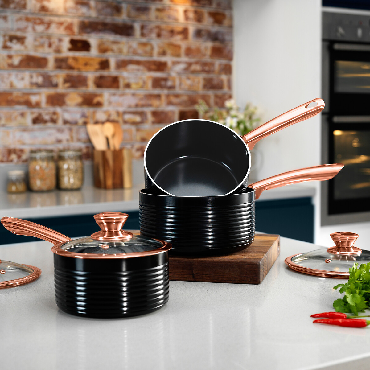 3-Piece Linear Saucepan Set in Black black, TOWER