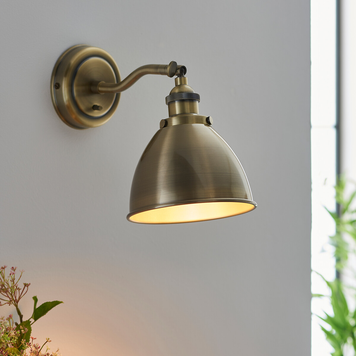 Franklyn Industrial-Style Metal Wall Light aged brass, ÉDITÉ