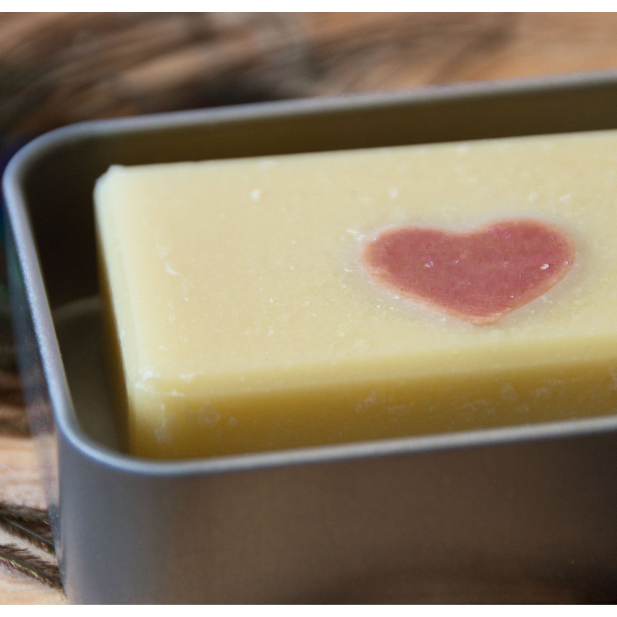 Savon Feel Good dans sa boîte à savon couleur unique, DOUX GOOD