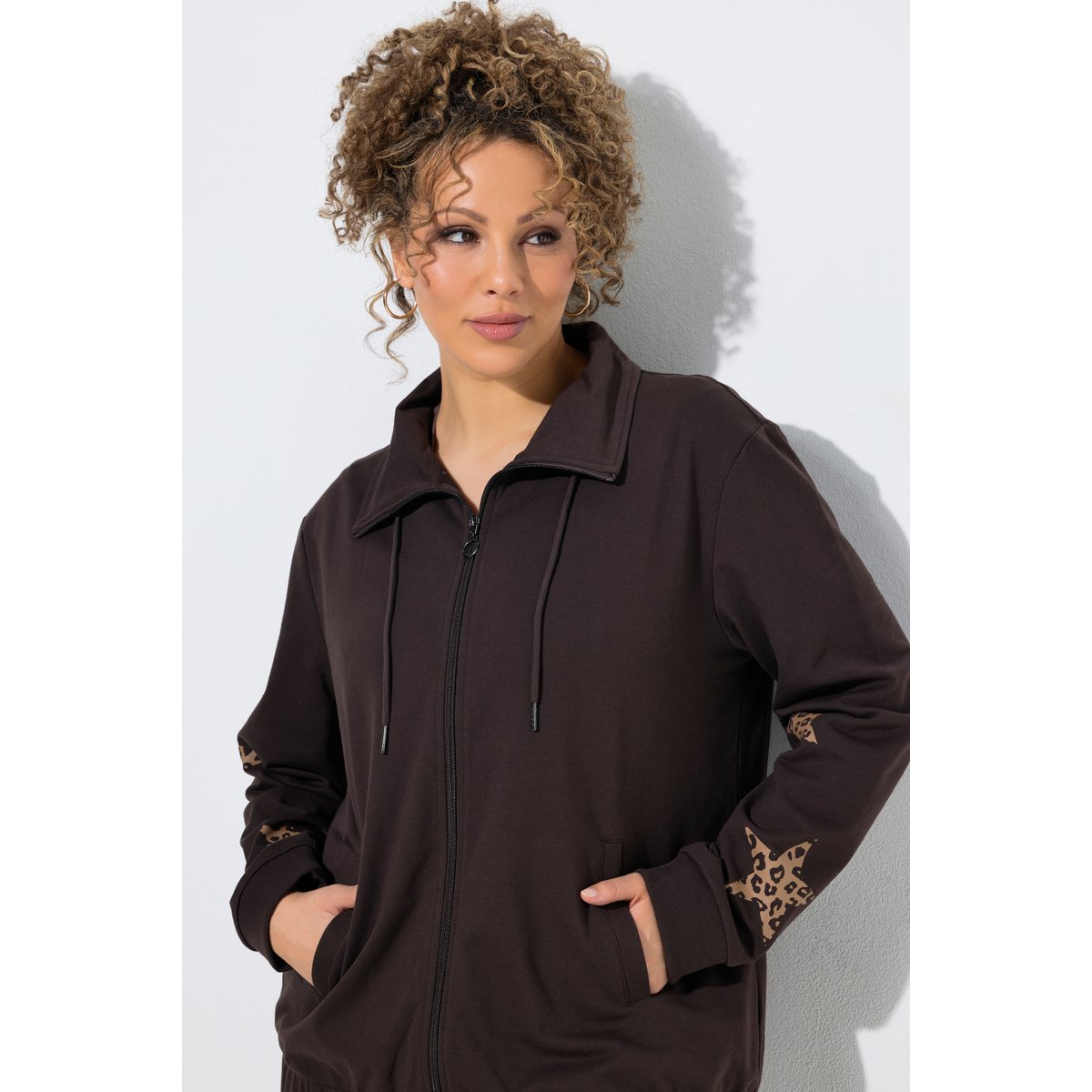 Veste en molleton avec étoiles acajou, ULLA POPKEN