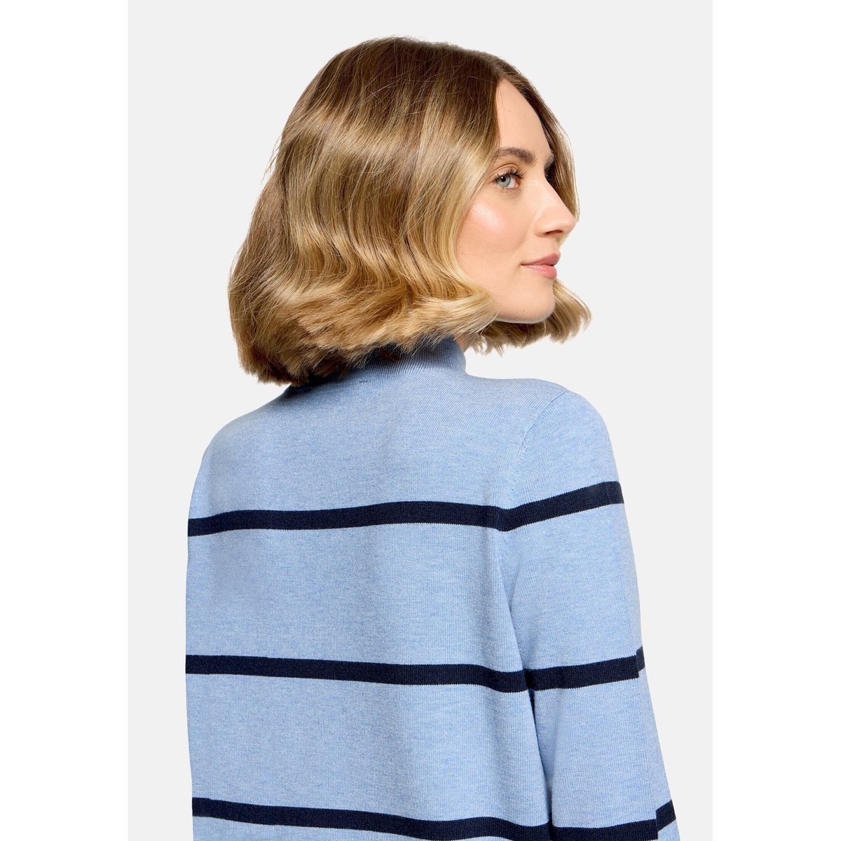 Pull-over en fine maille à col droit patch blue/dark blue, BETTY BARCLAY