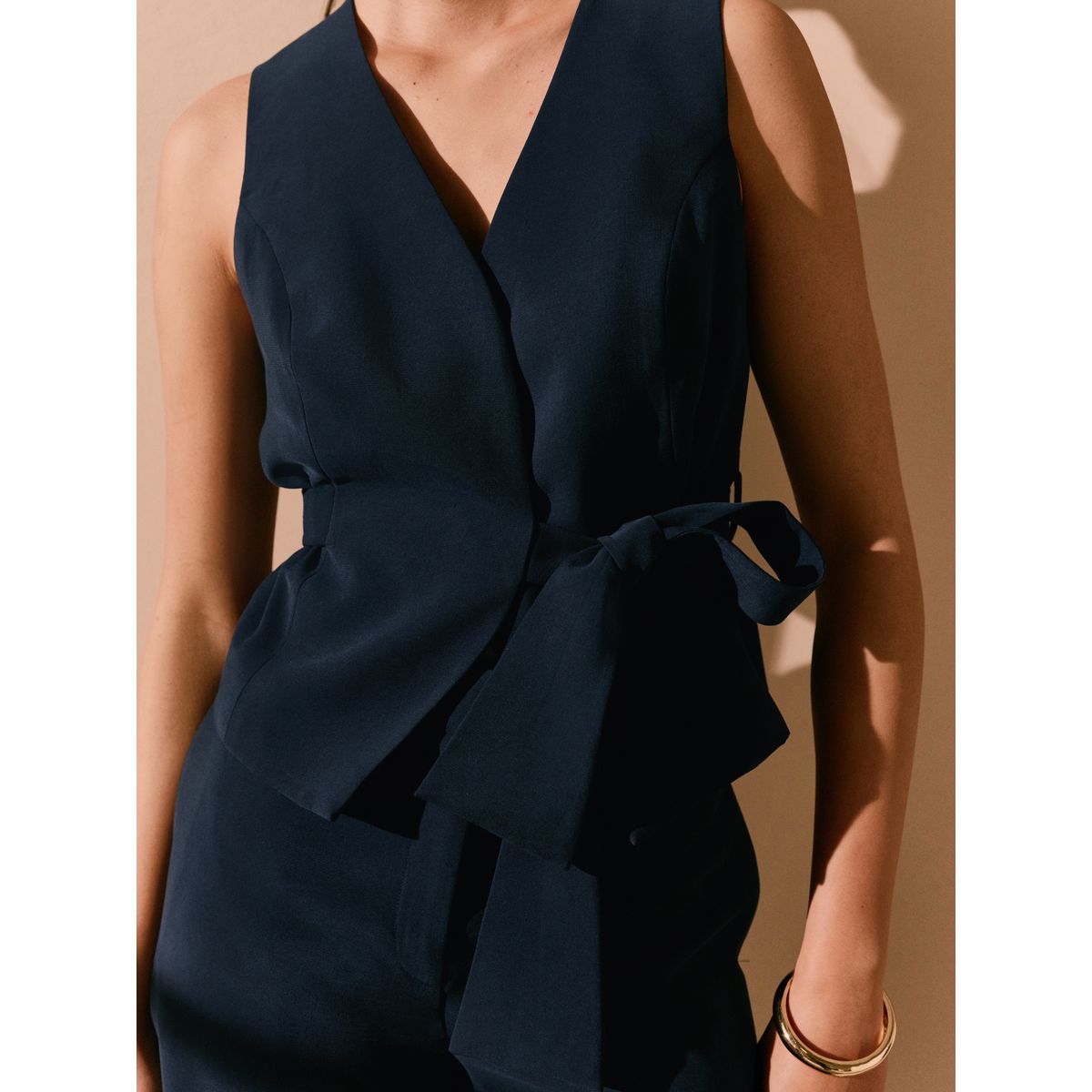 Gilet de costume avec ceinture à nouer bleu marine, NEXT