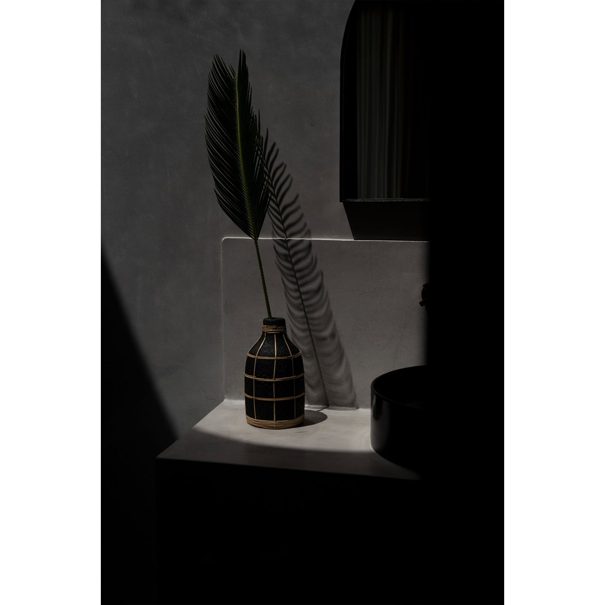 Vase en terre cuite et rotin WHOOPY noir beige, BAZAR BIZAR