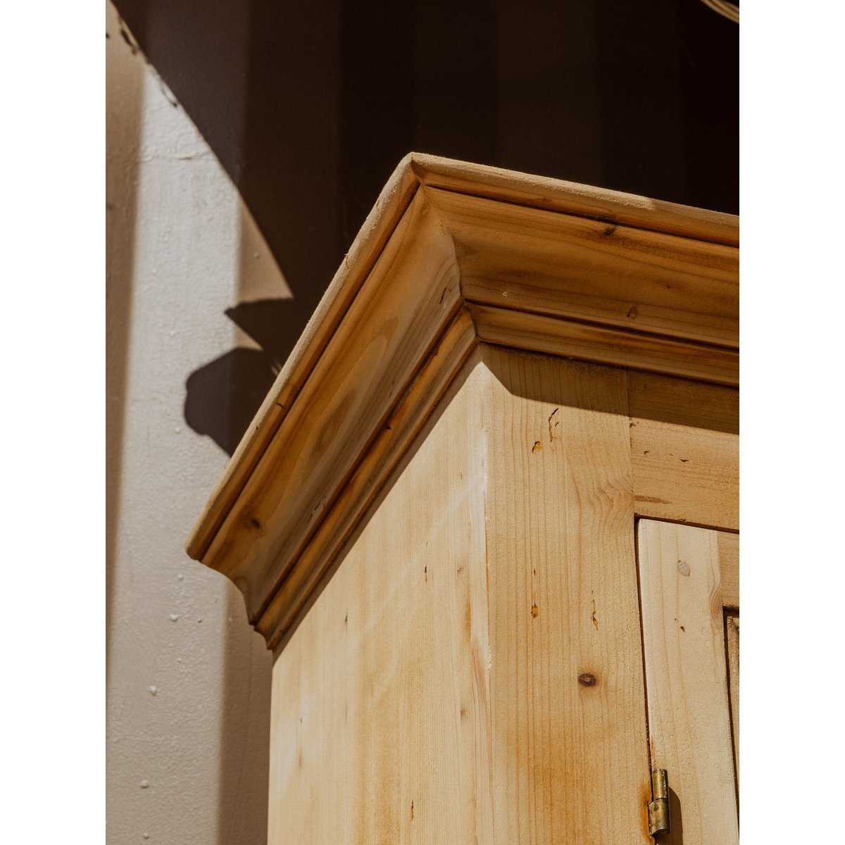 Vitrine en bois Victoria N°1289 - Bon état bois clair, DEBONGOUT