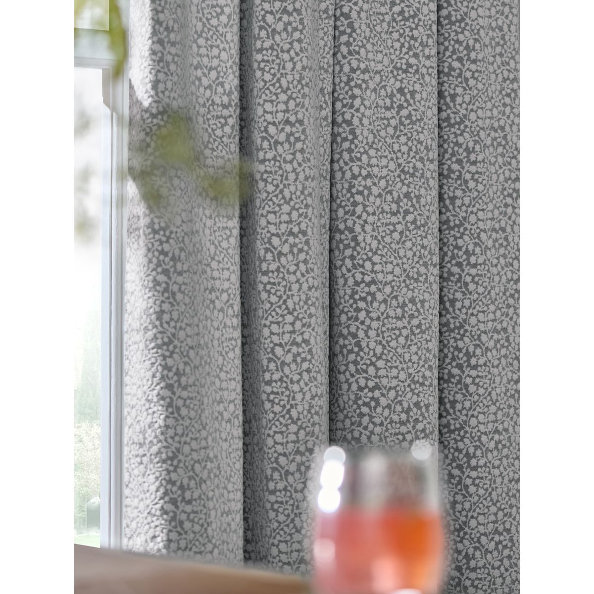 Rideaux doublés en chenille à plis et fleurs bleu, NEXT