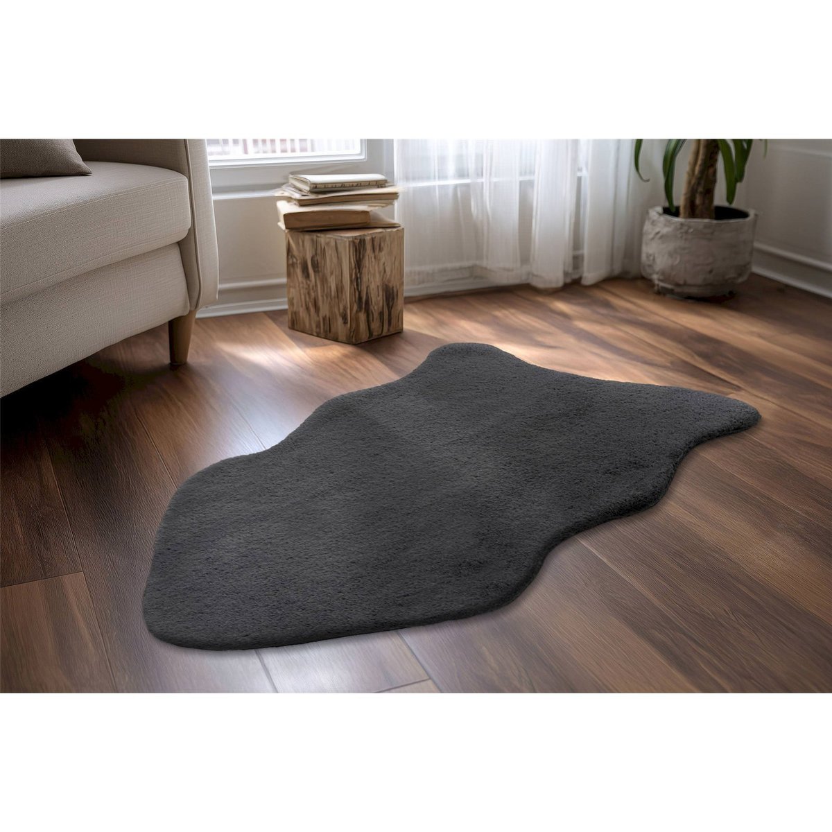 Tapis en polyester effet peau de mouton gris graphite profond, ARTE ESPINA