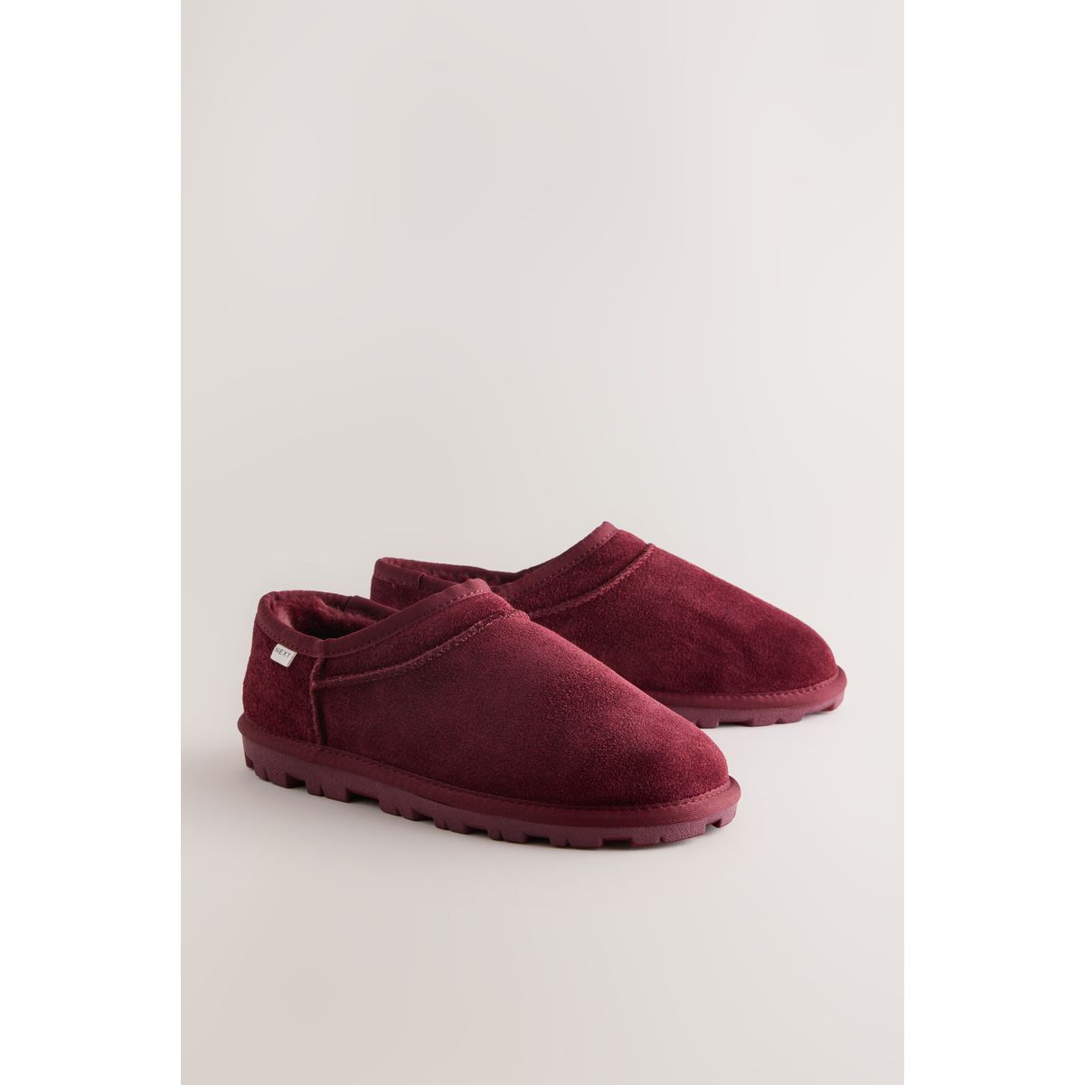 Chaussons en daim fourrés prune, NEXT