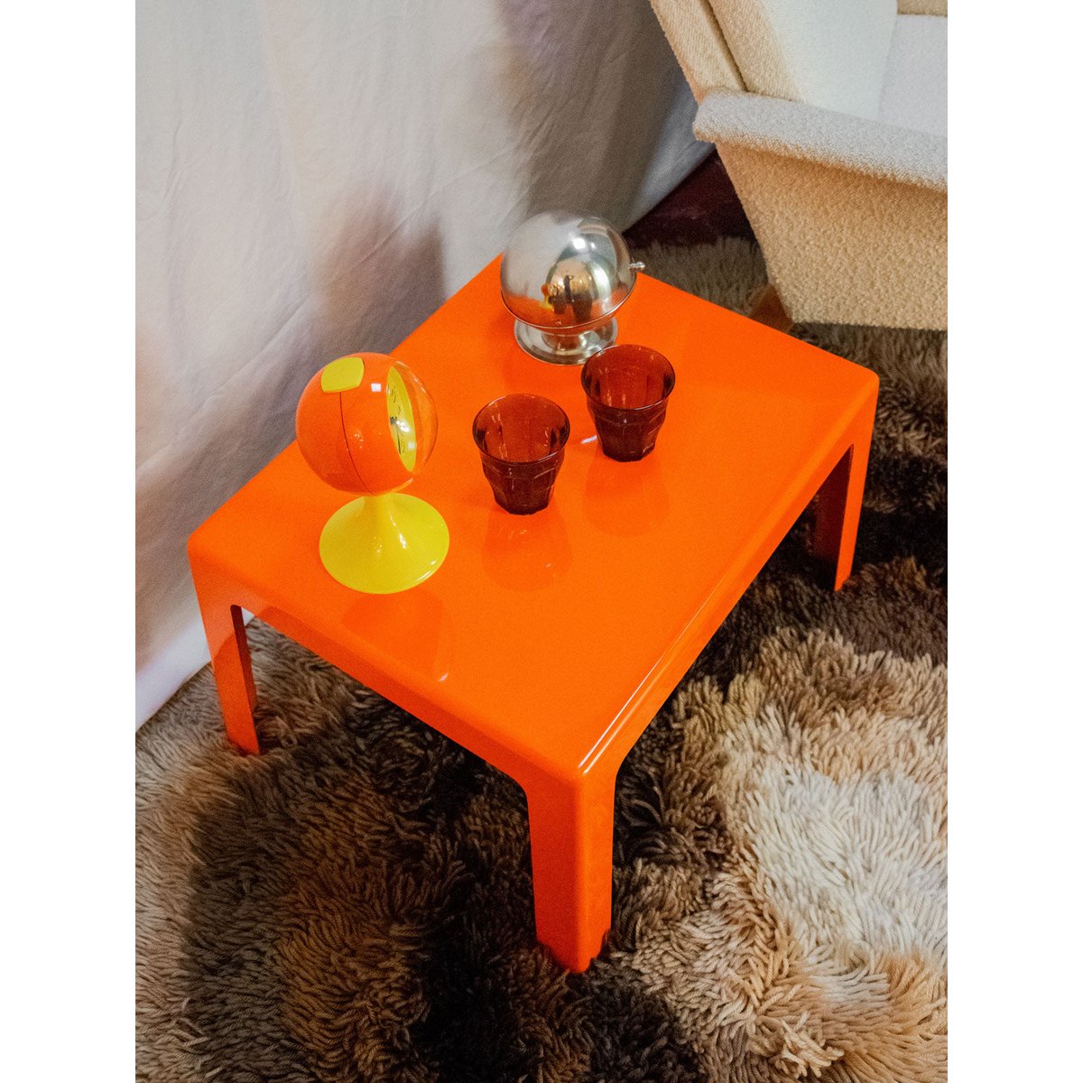 Table basse seventies en fibre de verre Donna N°768 - Bon état orange, DEBONGOUT