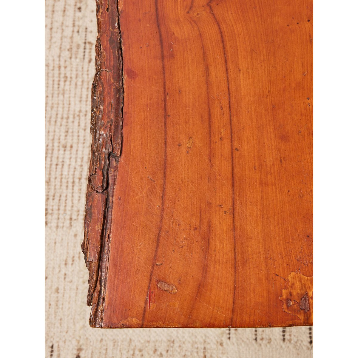 Table basse brutaliste en bois  Léonie N°449 - Bon état bois foncé, DEBONGOUT