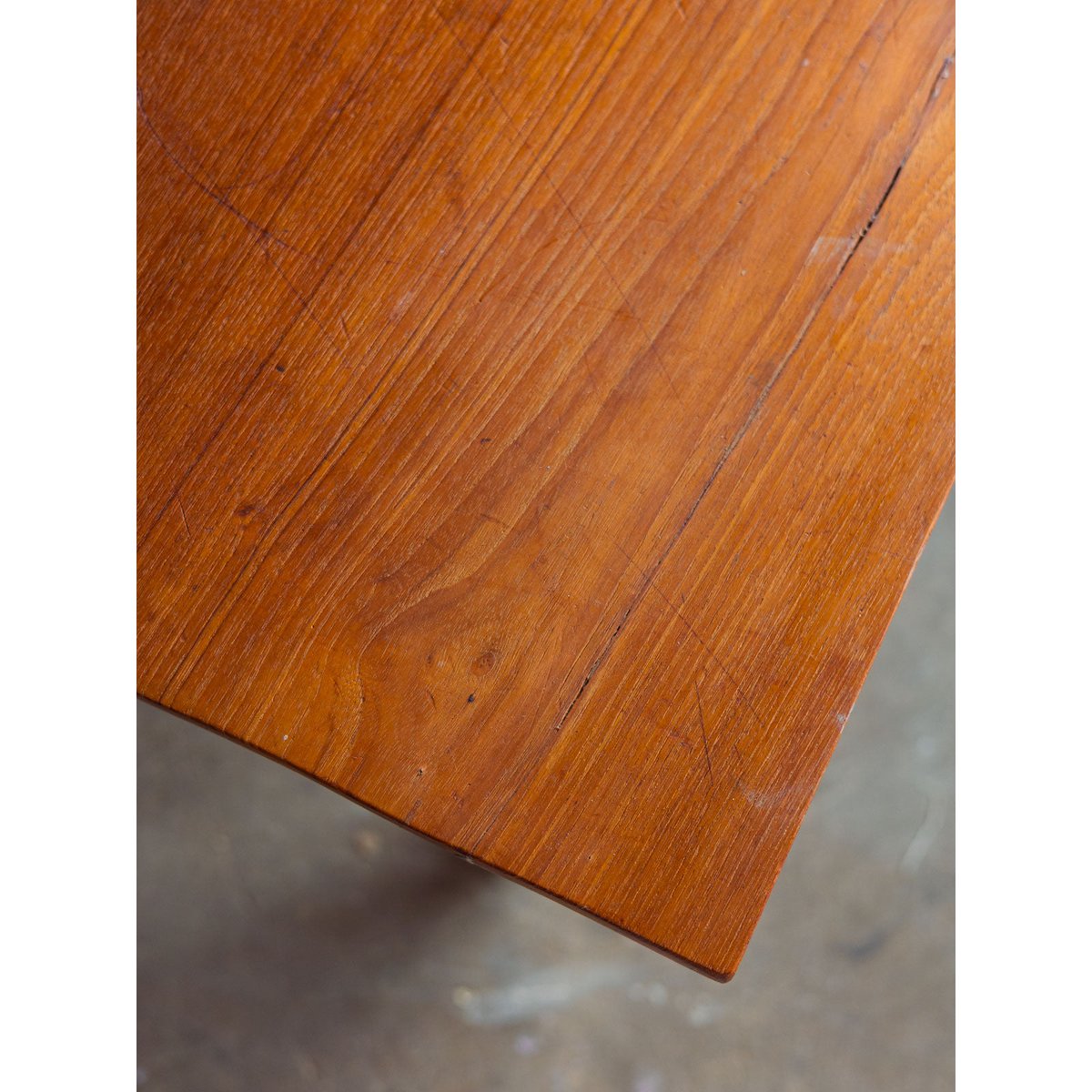 Table basse en bois Léonie N°472 - Bon état bois foncé, DEBONGOUT