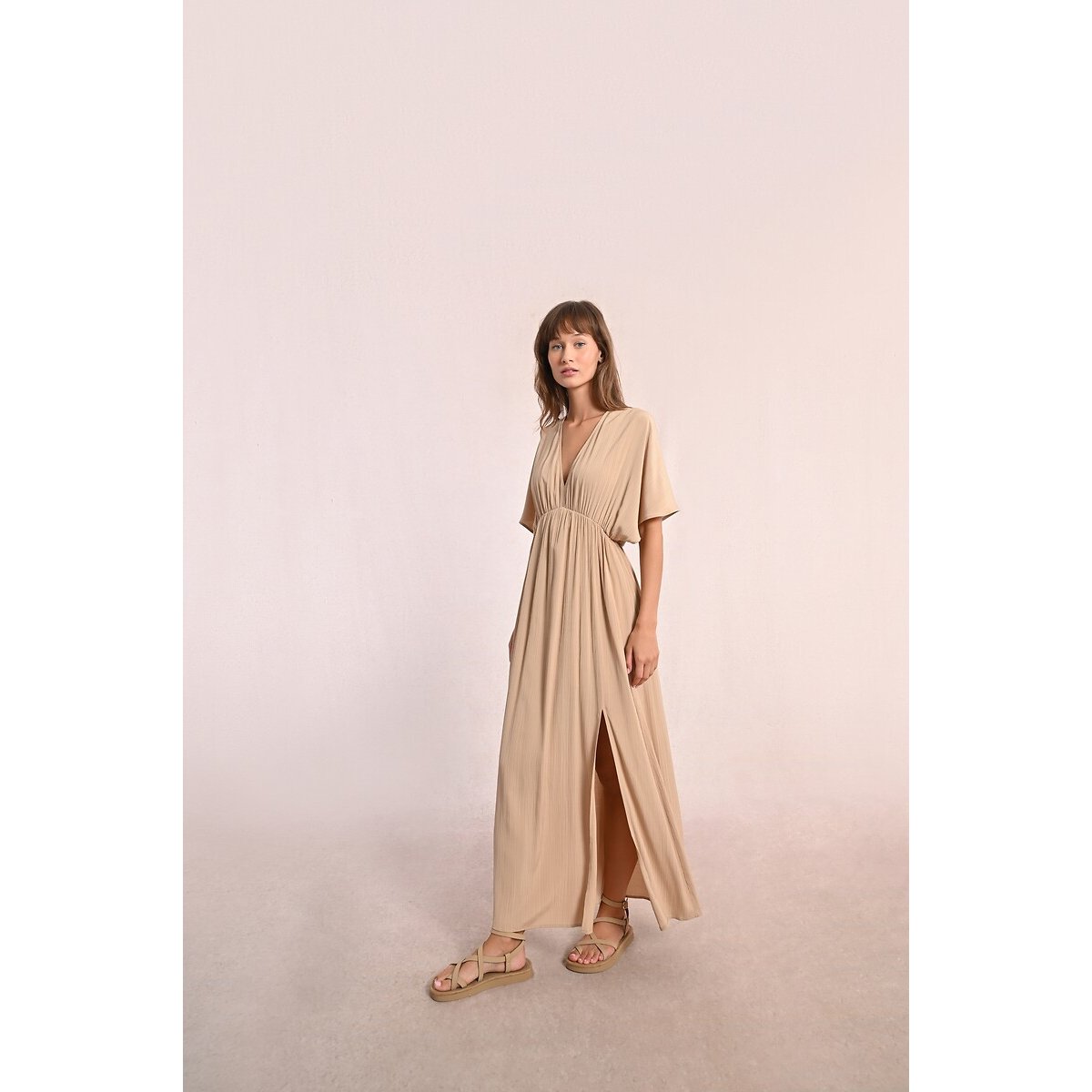 Long-Sleeved Mini Dress with Plunging Neckline beige, MOLLY BRACKEN
