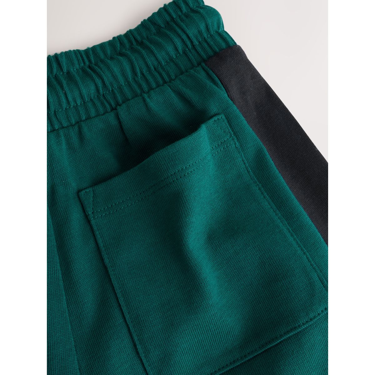 Ensemble t-shirt et short colour-block vert/blanc/marine, NEXT