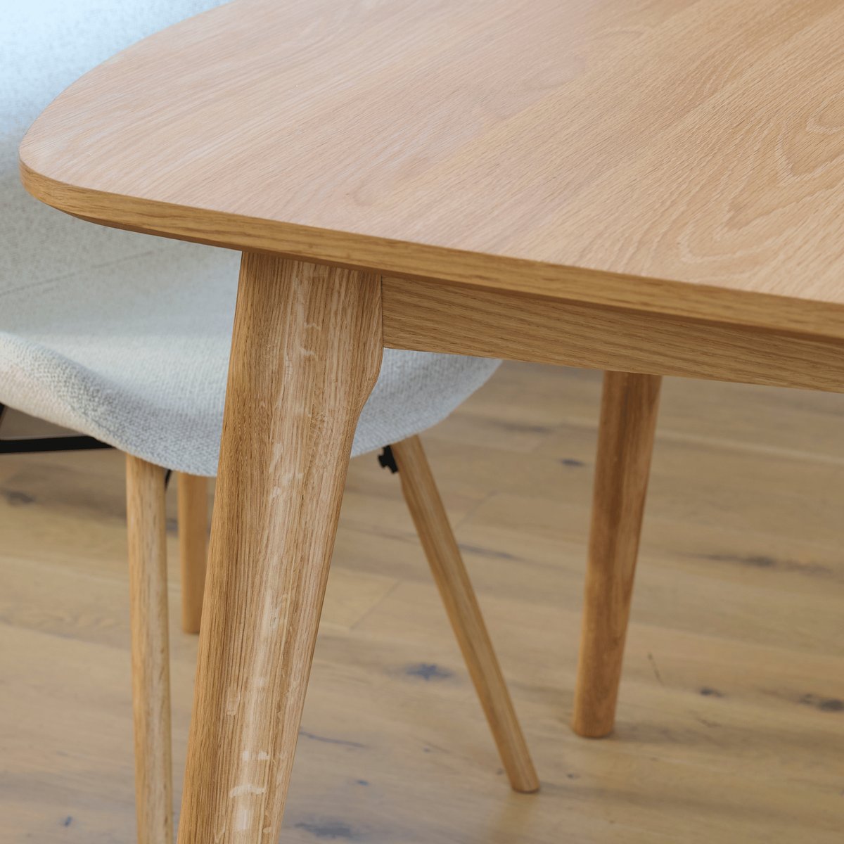 Table à manger ovale en bois 6/8 places L180 - MARTINE bois clair, HELLIN, DEPUIS 1862