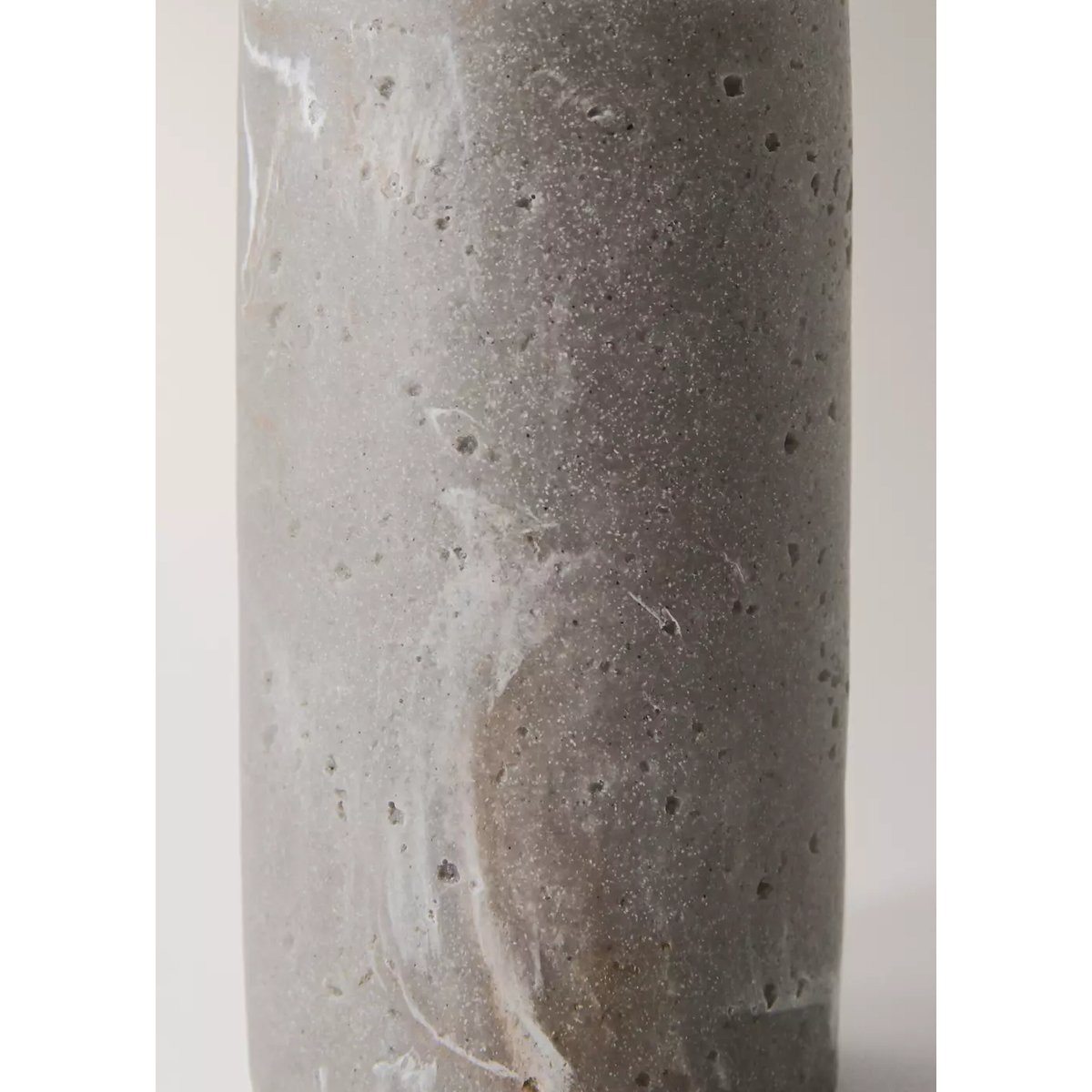 Distributeur de savon en résine effet travertin gris clair/pastel, MANGO HOME