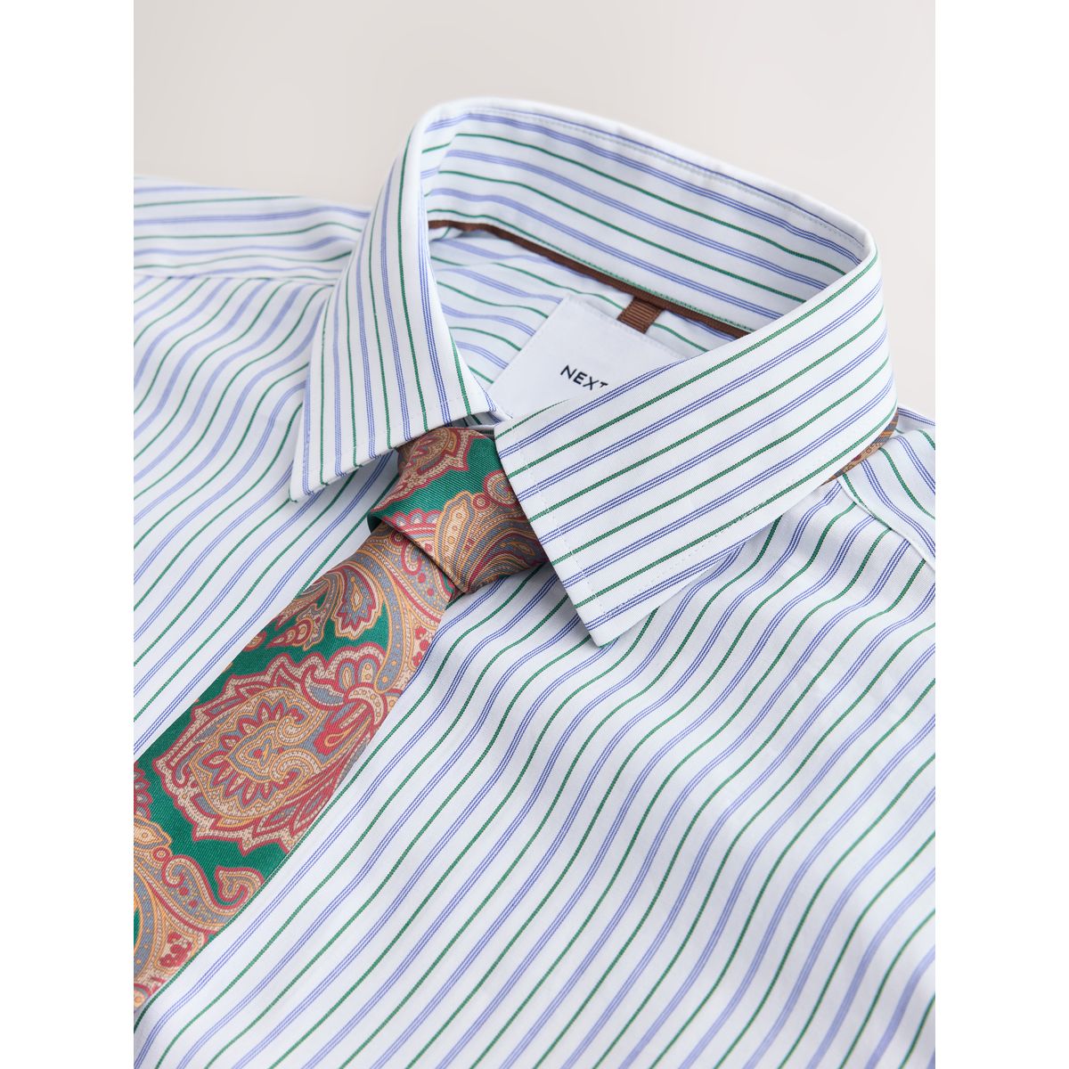 Chemise habillée à rayures avec cravate blanc/bleu/vert, NEXT