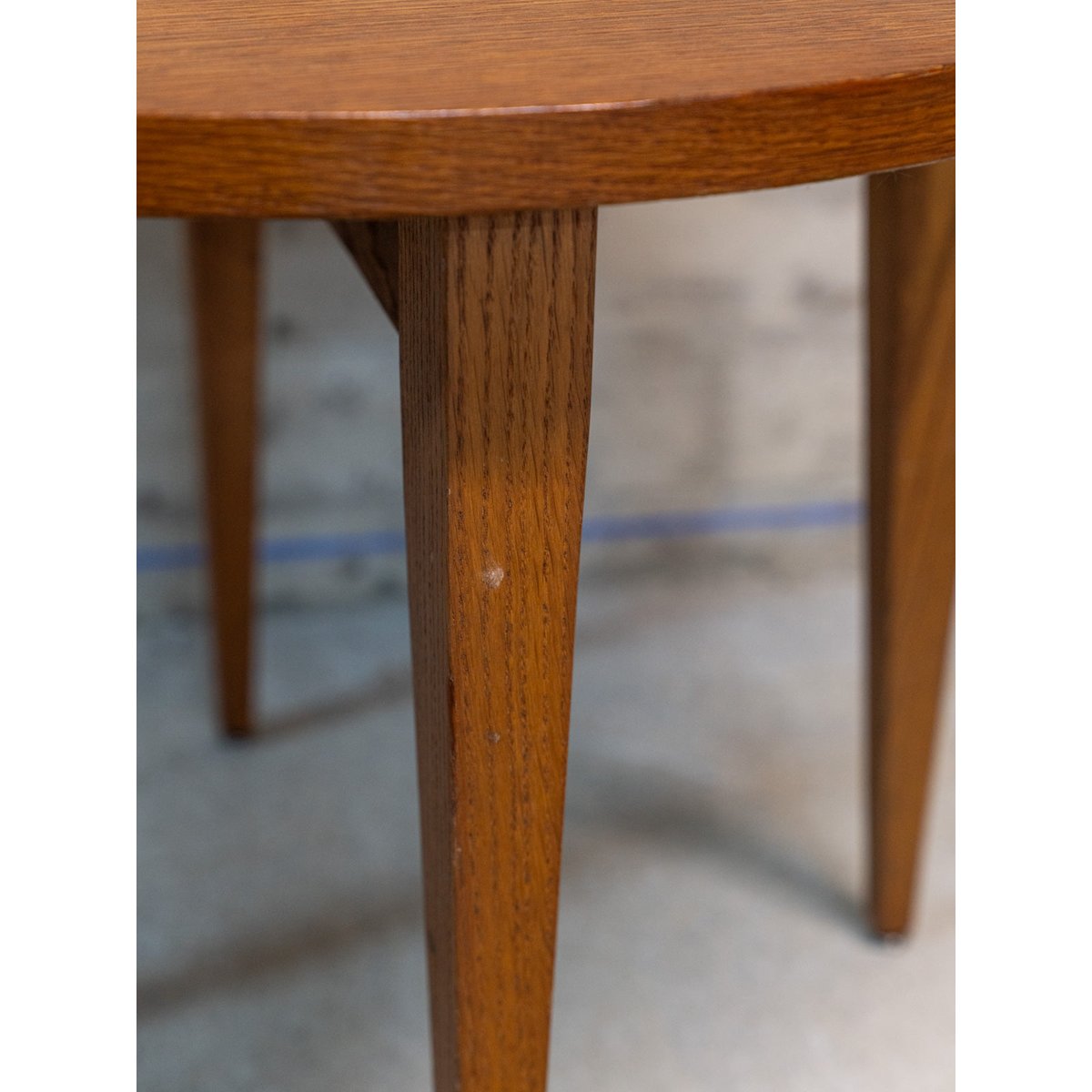 Table basse ronde en bois Donna N°970 - Bon état bois foncé, DEBONGOUT