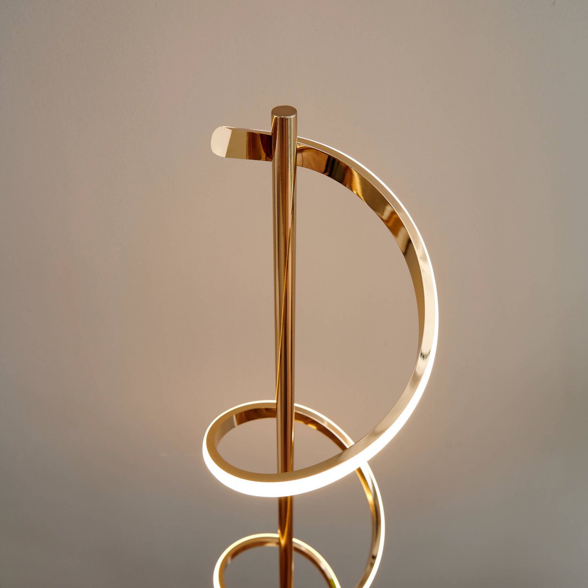 Lampadaire au design saisissant - SIMARIA doré rose, KOSILUM