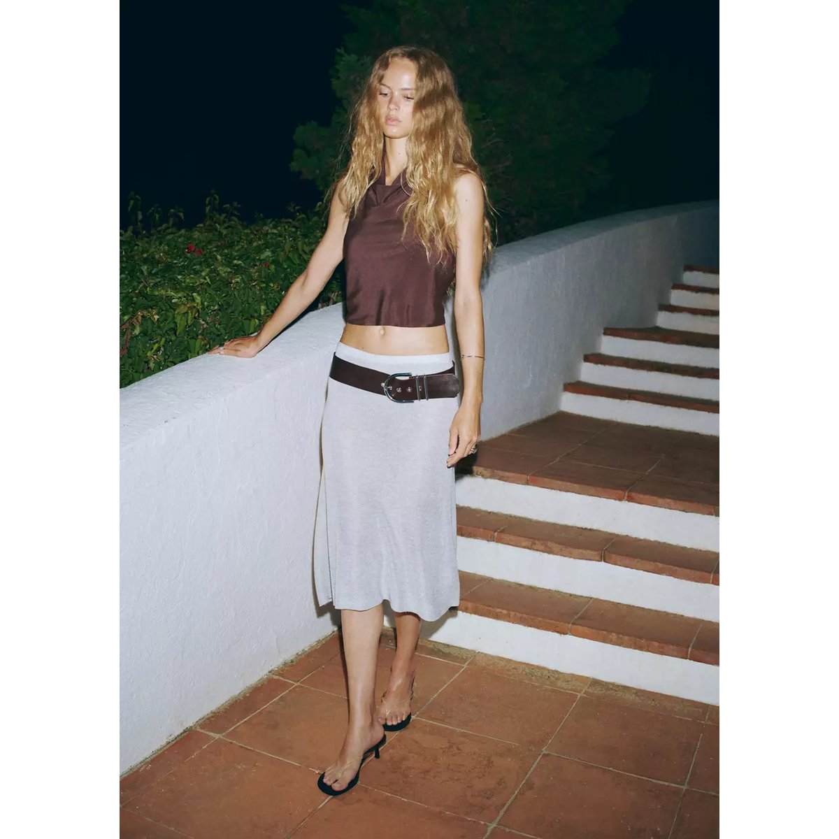 Top crop halter drapé marron, MANGO