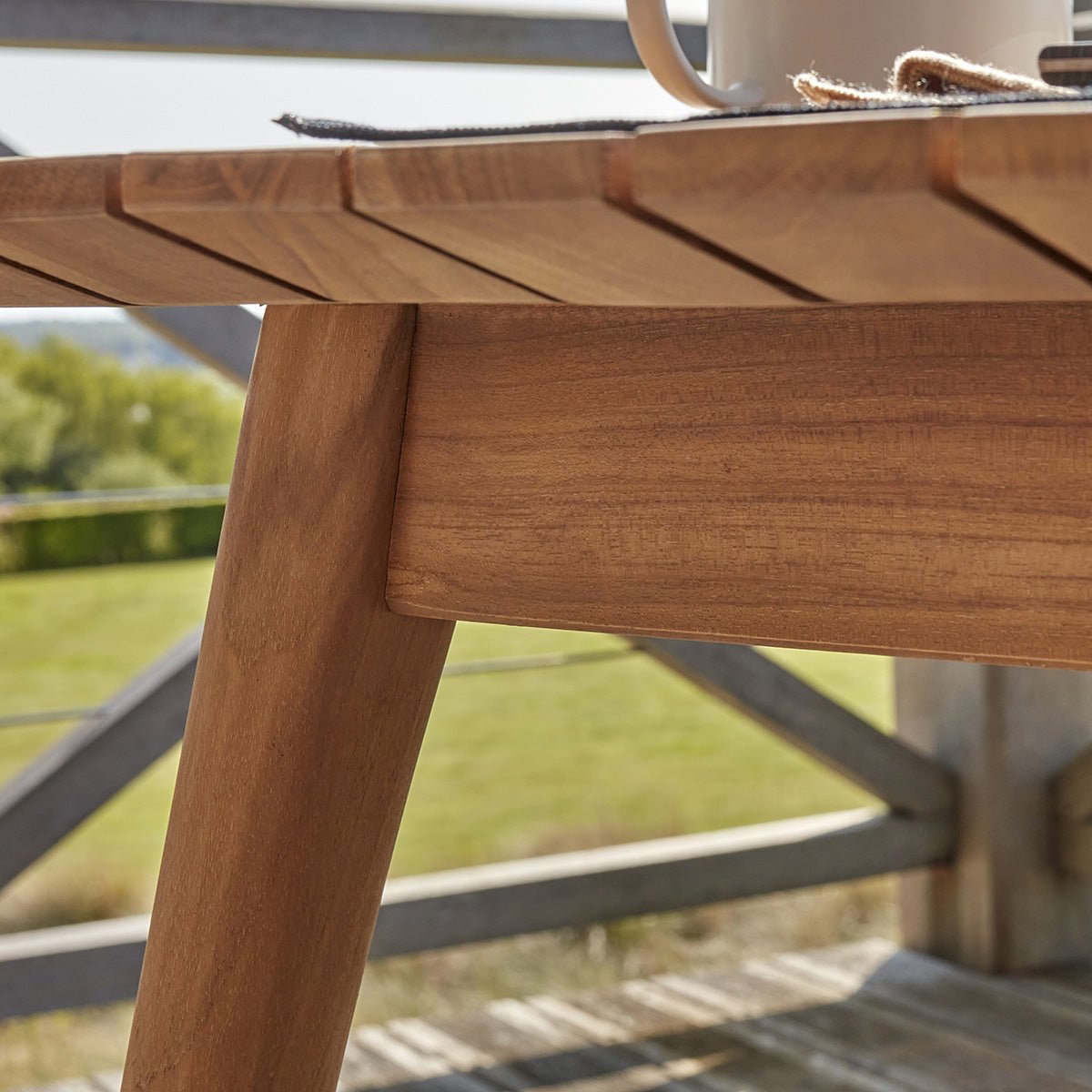 Table de jardin en teck massif 4/6 places APRIL naturel, BERAH GETAH