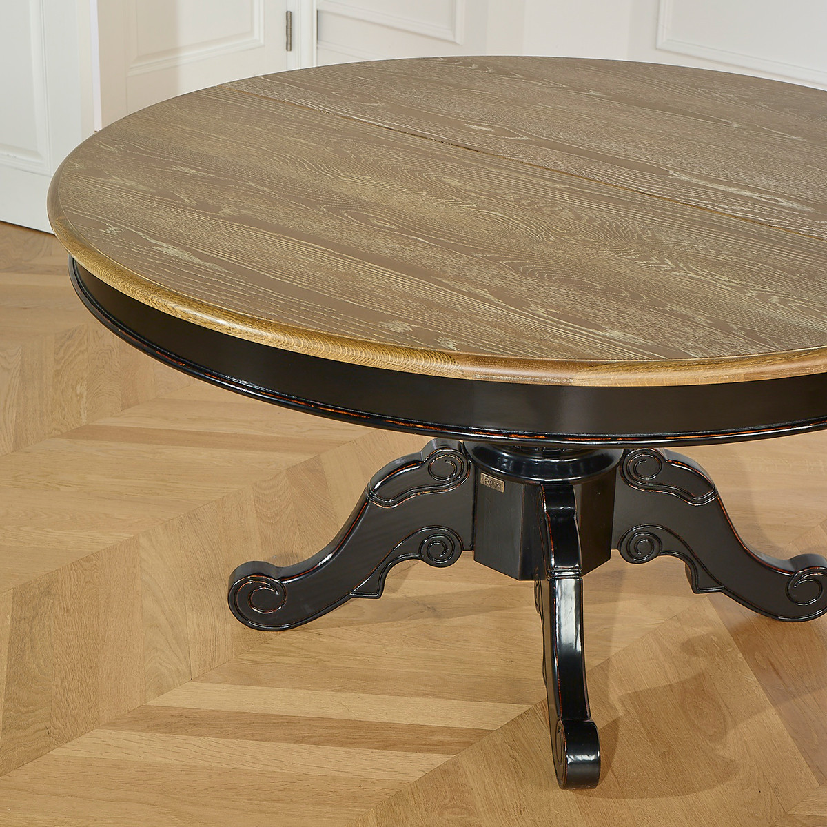 Table ovale en chêne 1 rallonge 6/8 couverts AMBOISE noire, ROBIN DES BOIS