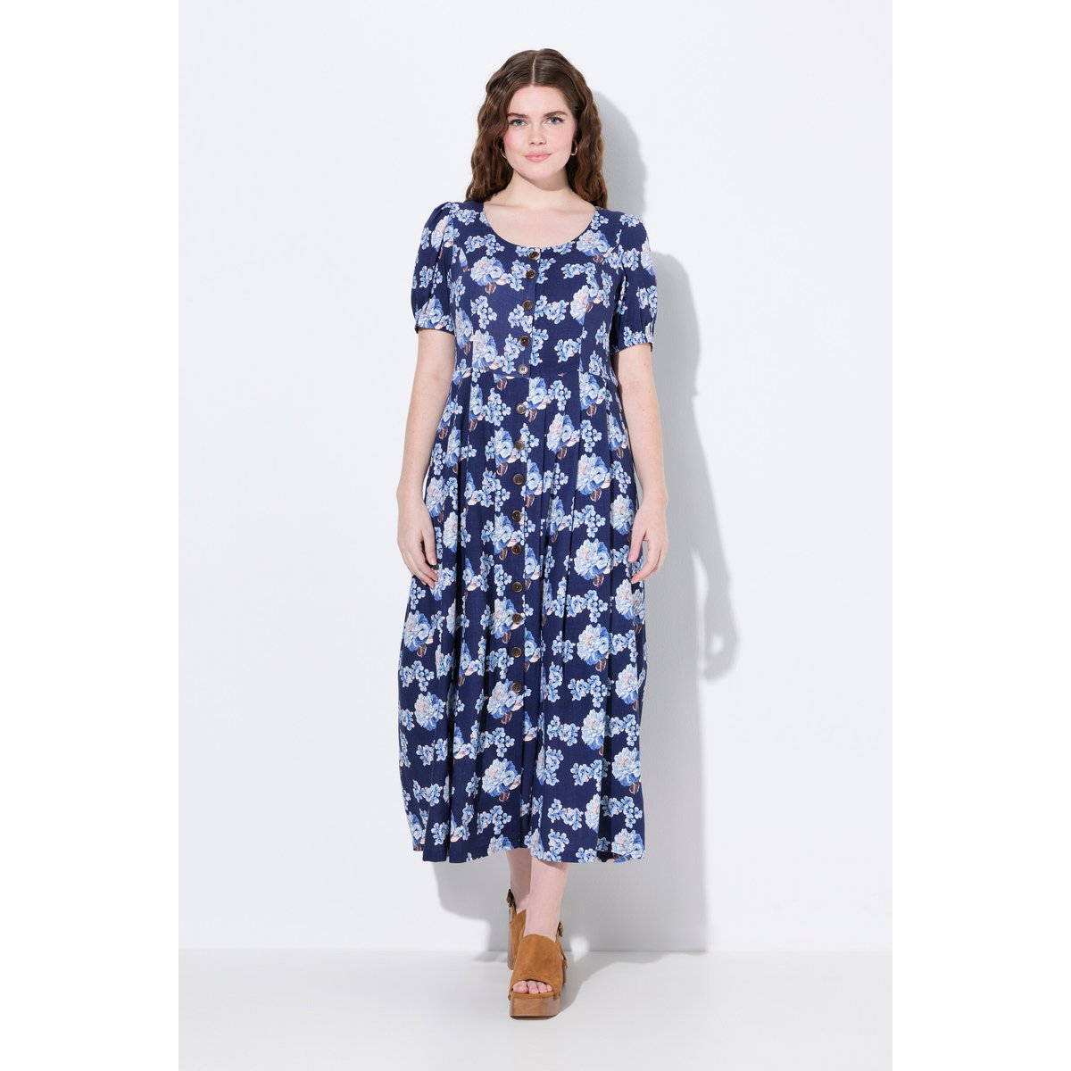Robe maxi en lin mélangé. Poches. Décolleté marine, ULLA POPKEN