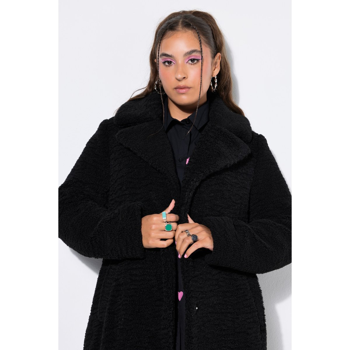 Manteau en peluche, coupe droite longue noir, STUDIO UNTOLD