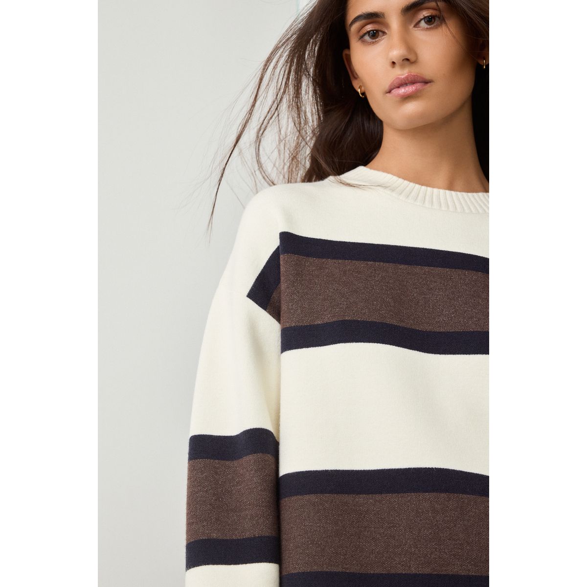Pull ras du cou confortable à détail côtelé noir/marron/écru rayée, NEXT