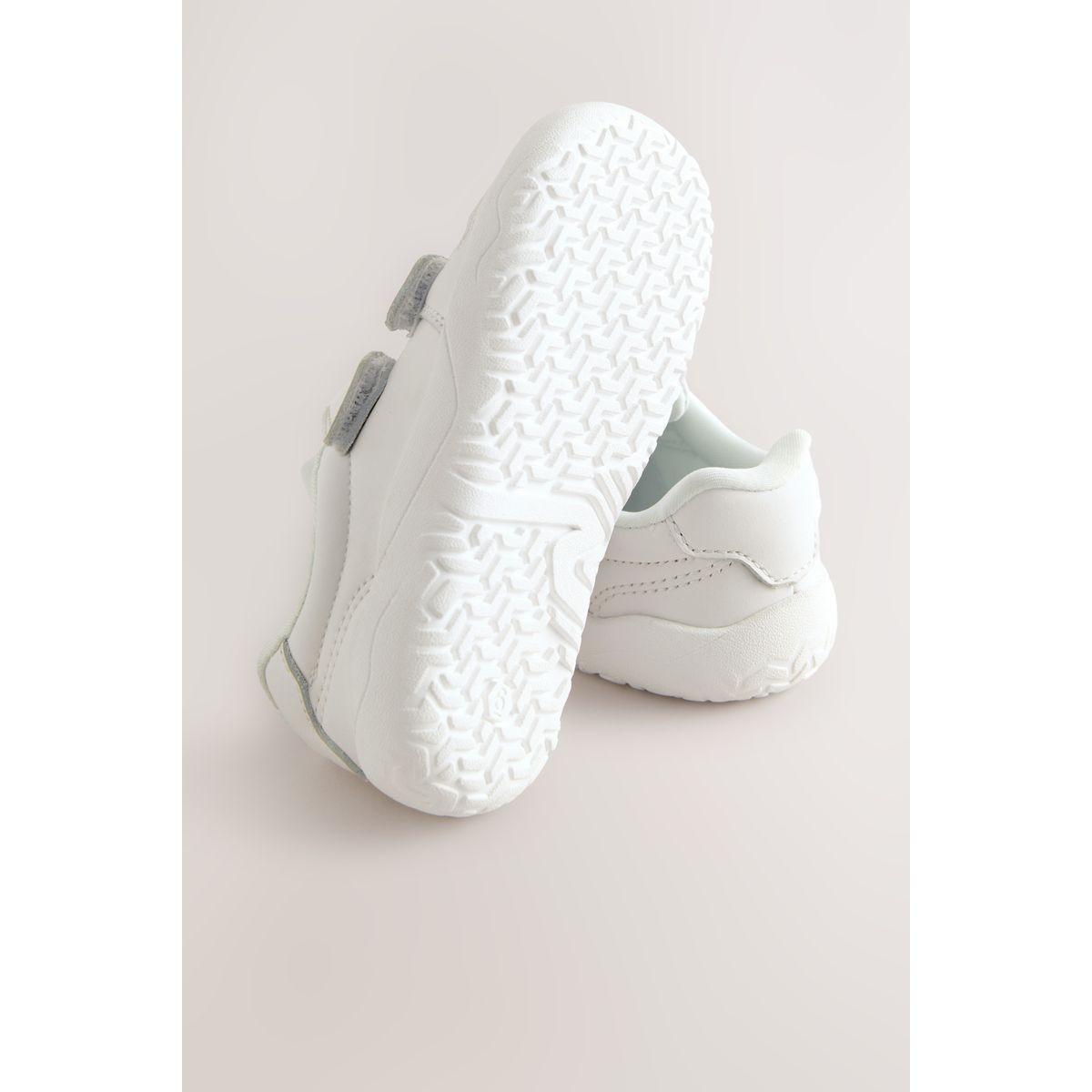 Baskets en cuir à scratch effet pieds nus blanc, NEXT
