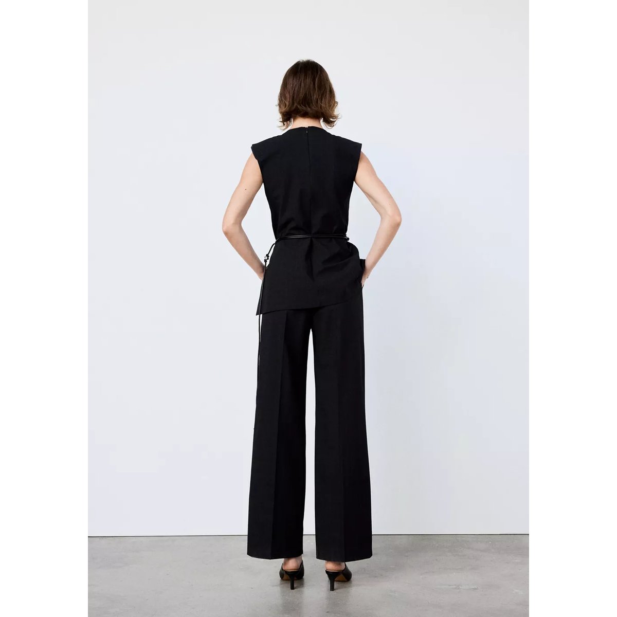 Combinaison assortie avec ceinture à perles noir, MANGO